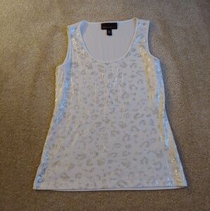 NWOT Dana buchman white and silver sequin top